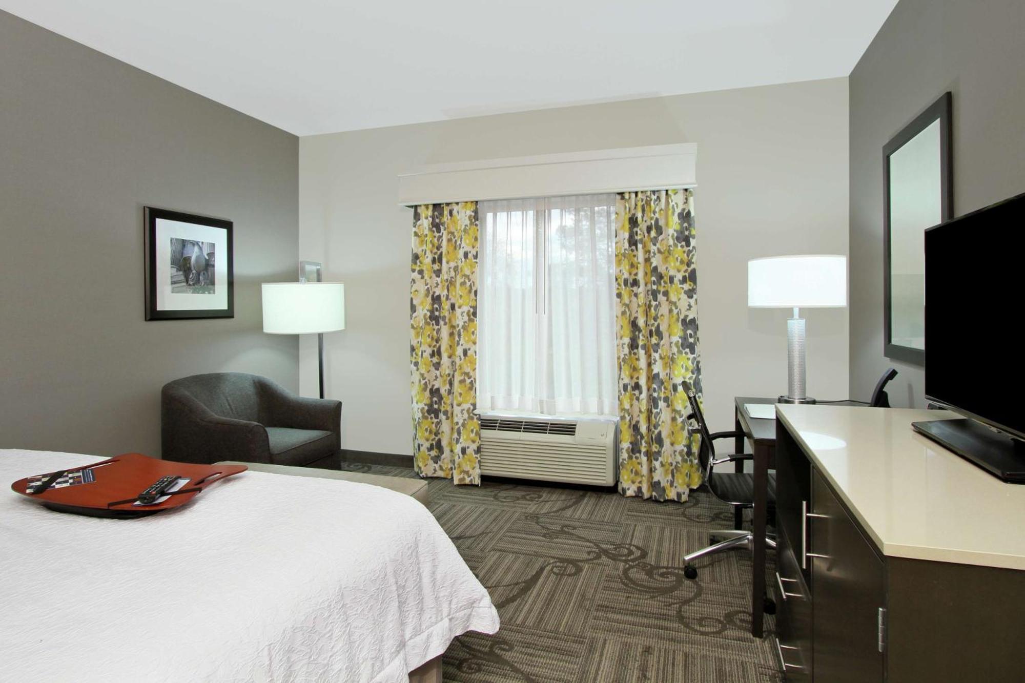 Hampton Inn & Suites Columbus/University Area Exterior photo