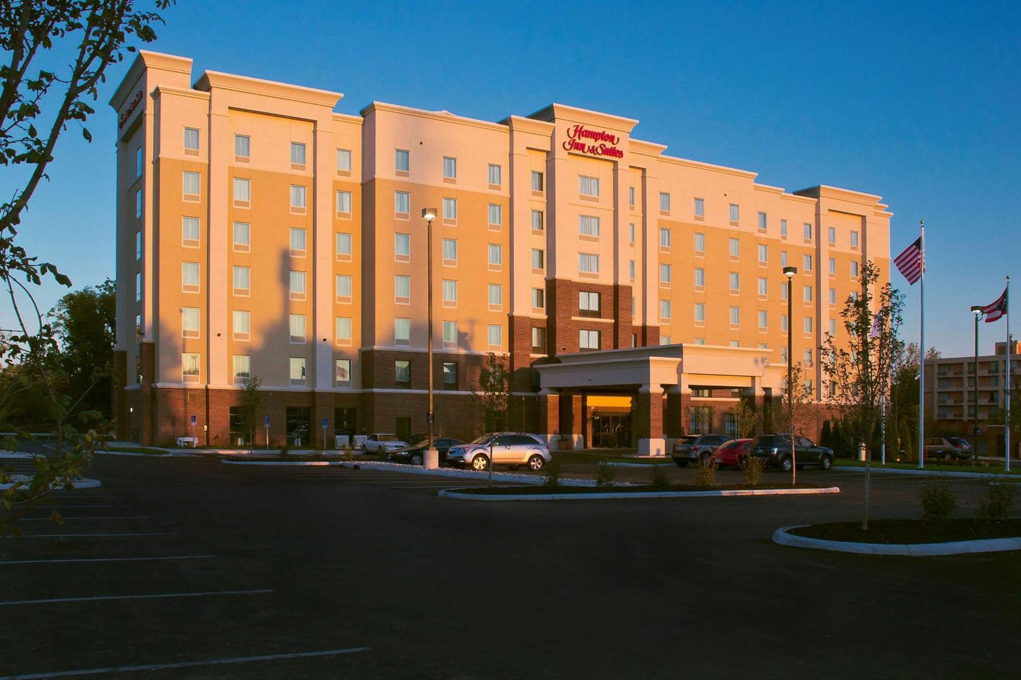 Hampton Inn & Suites Columbus/University Area Exterior photo
